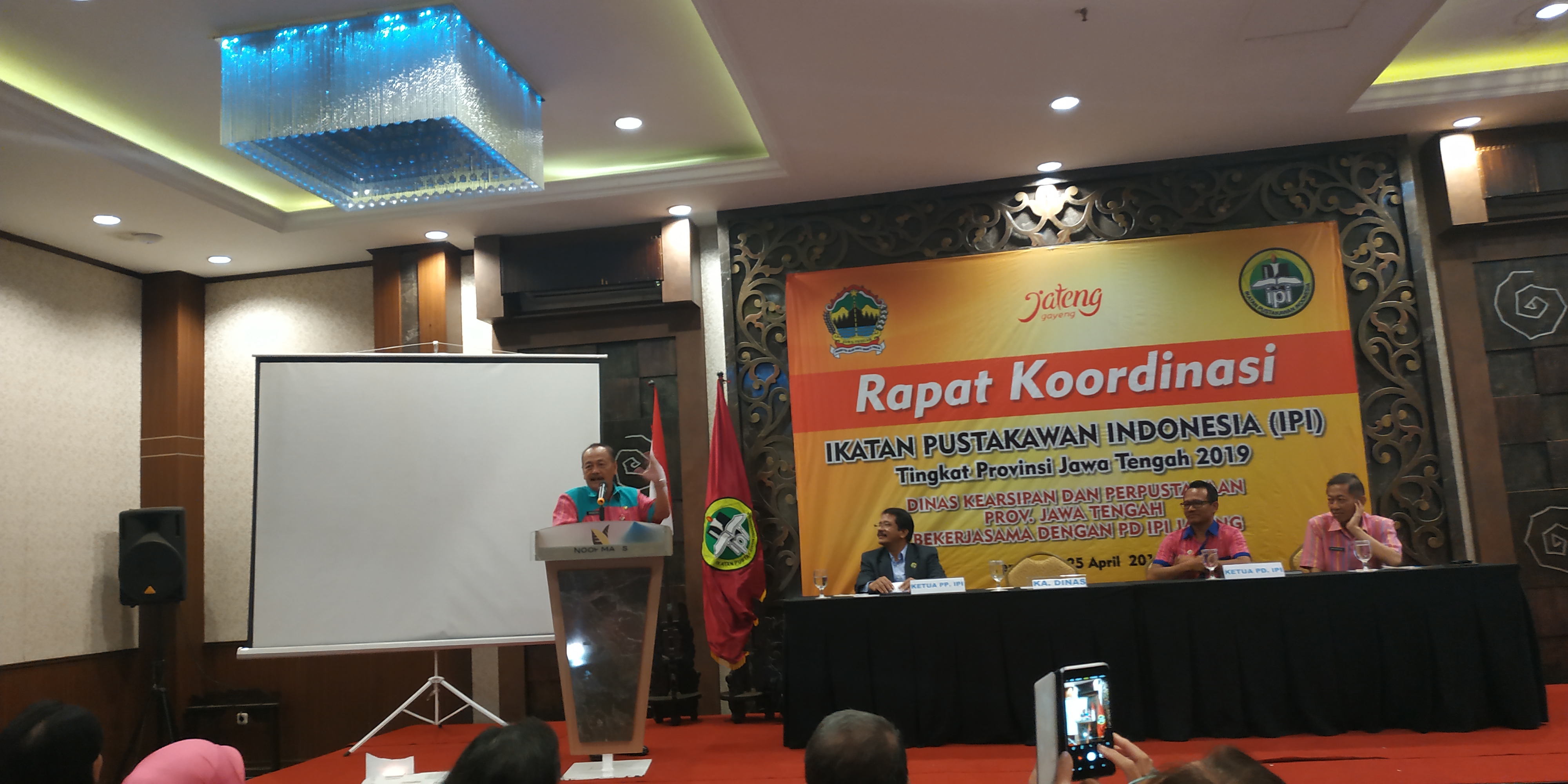 KUMPUL PUSTAKAWAN JATENG GAYENG DALAM RAPAT KOORDINASI  IKATAN PUSTAKAWAN INDONESIA (IPI) SE-JAWA TENGAH 