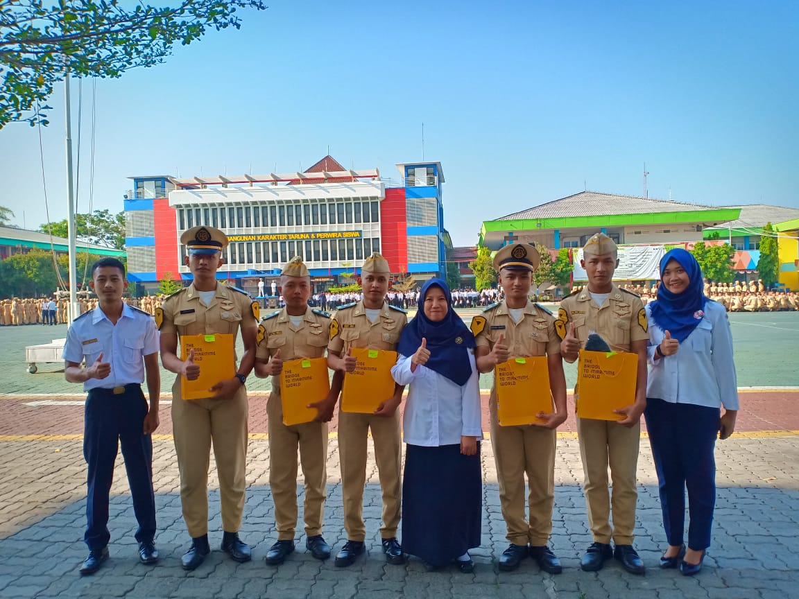 PEMBERIAN REWARD KEPADA PEMINJAM BUKU PERPUSTAKAAN