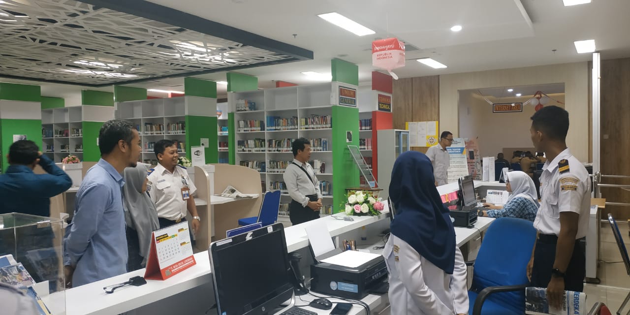 PERPUSTAKAAN PIP SEMARANG TERIMA KUNJUNGAN STUDI BANDING DARI PERPUSTAKAAN POLINES