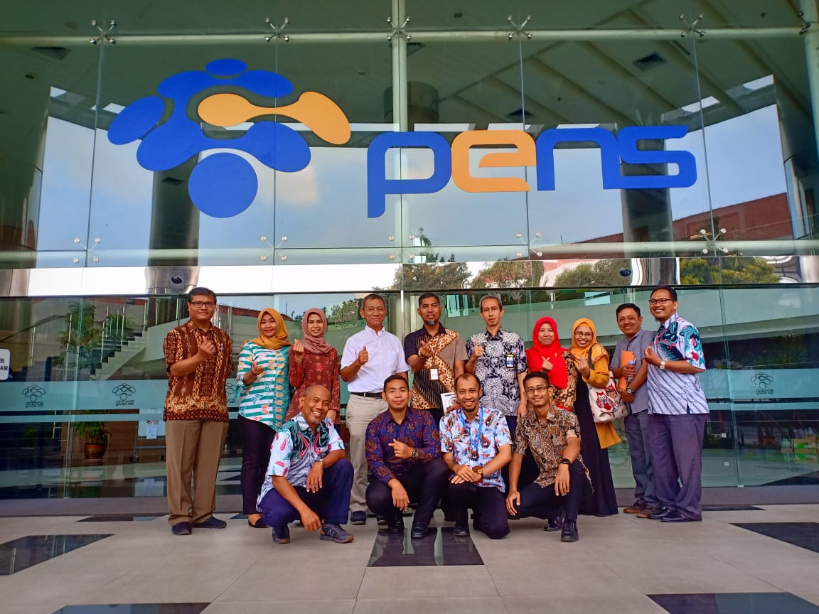 PERPUSTAKAAN DAN P3M PIP SEMARANG LAKUKAN STUDI BANDING PENGELOLAAN E-JOURNAL DAN PERPUSTAKAAN KE ITS DAN PENS