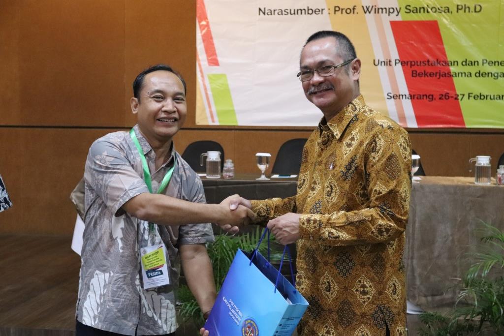 WORKSHOP PENINGKATAN PROFESIONALISME DOSEN DALAM MENULIS JURNAL ILMIAH