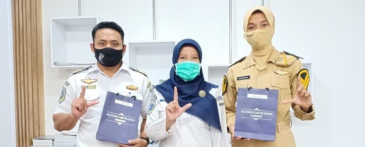 MERIAHKAN HARHUBNAS 2020, PERPUSTAKAAN MEMBERIKAN HADIAH BAGI PEMINJAM BUKU TERBANYAK