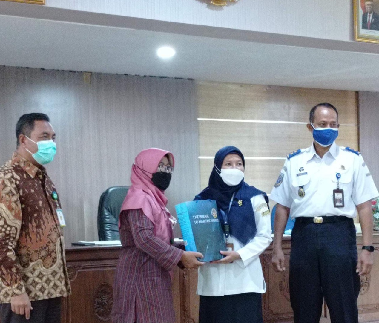 STUDI BANDING PERPUSTAKAAN POLTEKKES KEMENKES SEMARANG KE PERPUSTAKAAN PIP SEMARANG