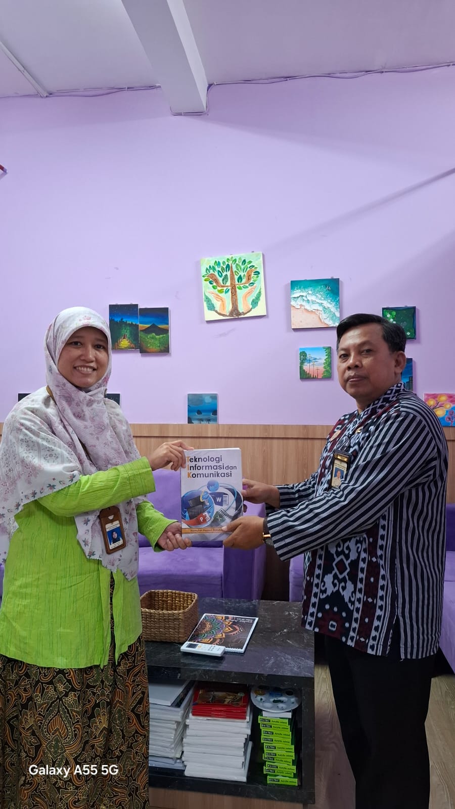 Sumbangan buku dari Fitri Zuhriyah, S.Psi., M.Sc.