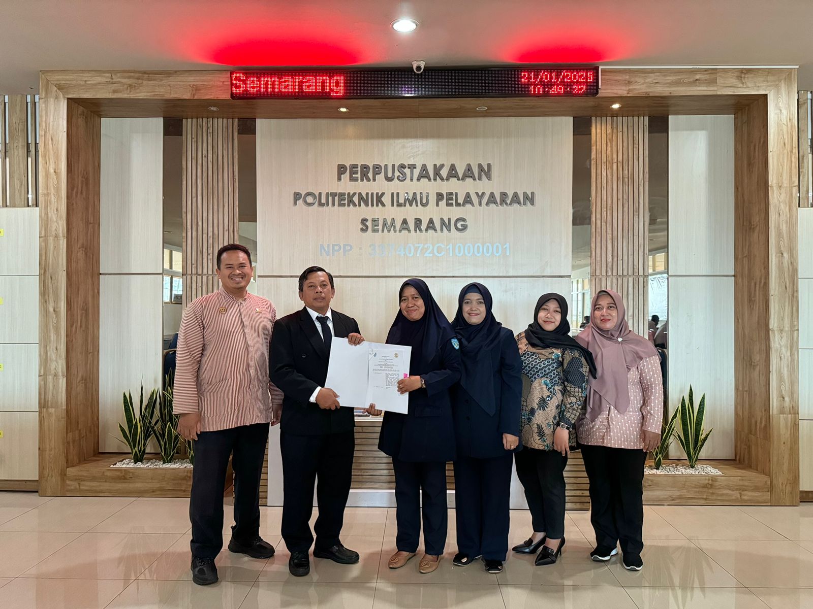 Serah terima MOU Perpustakaan PIP Semarang dan Perpustakaan POLIMARIN